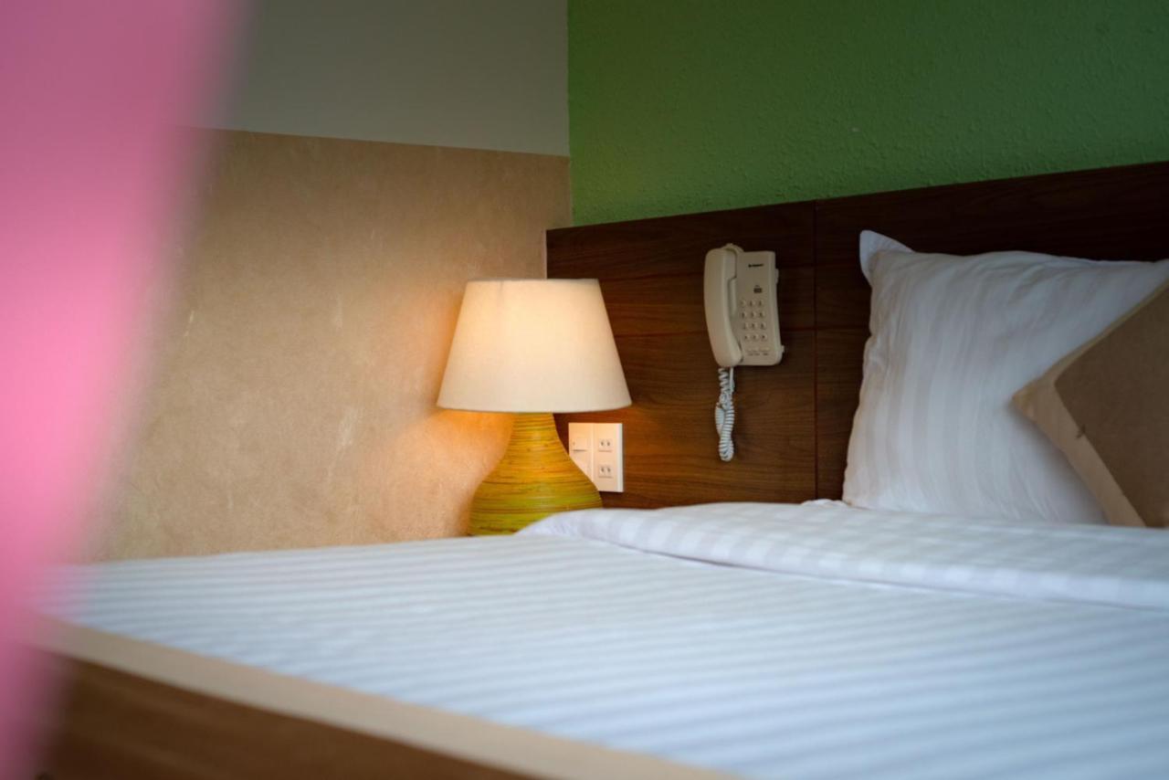 Duy Vinh Hotel Dalat Екстериор снимка